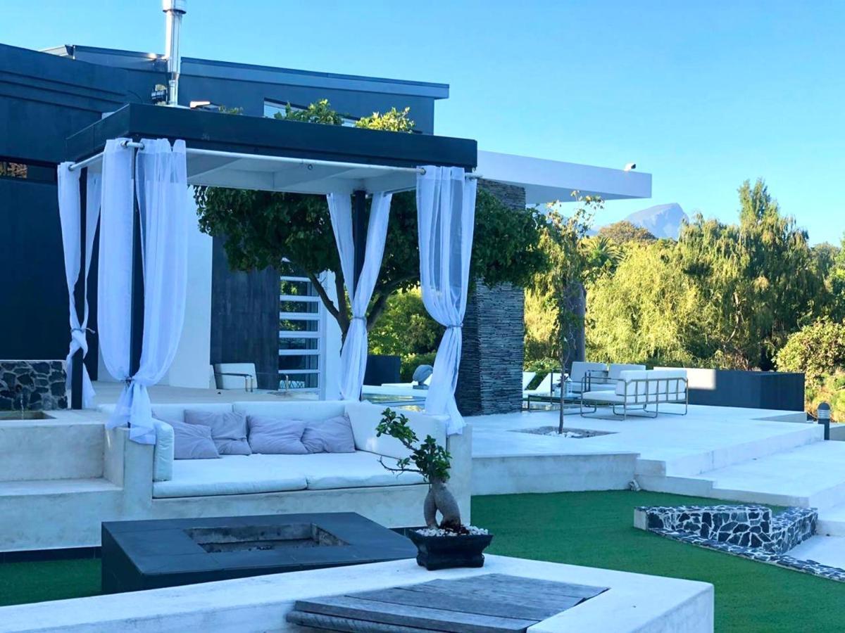 Badgemore Villa Guesthouse เคปทาวน์ ภายนอก รูปภาพ