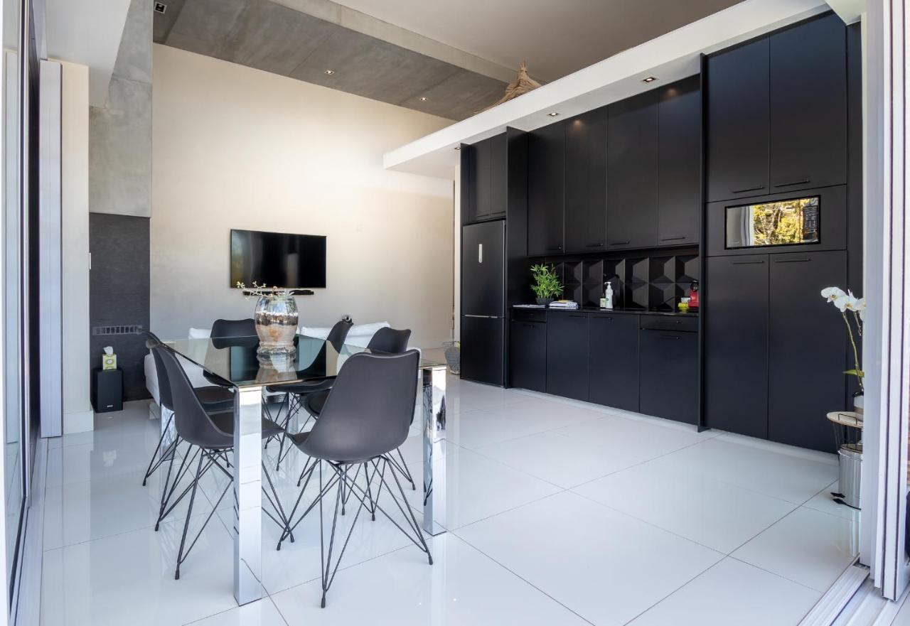 Badgemore Villa Guesthouse เคปทาวน์ ภายนอก รูปภาพ