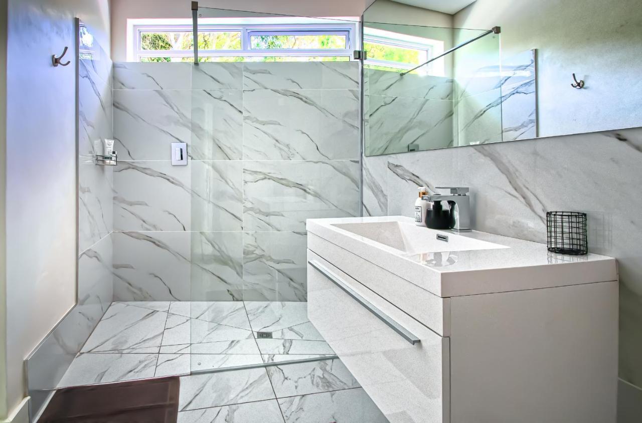 Badgemore Villa Guesthouse เคปทาวน์ ภายนอก รูปภาพ